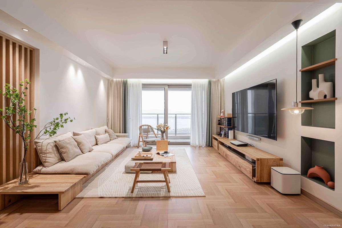 120原木风简单自然的居住氛围客厅窗帘现代简约客厅设计图片赏析