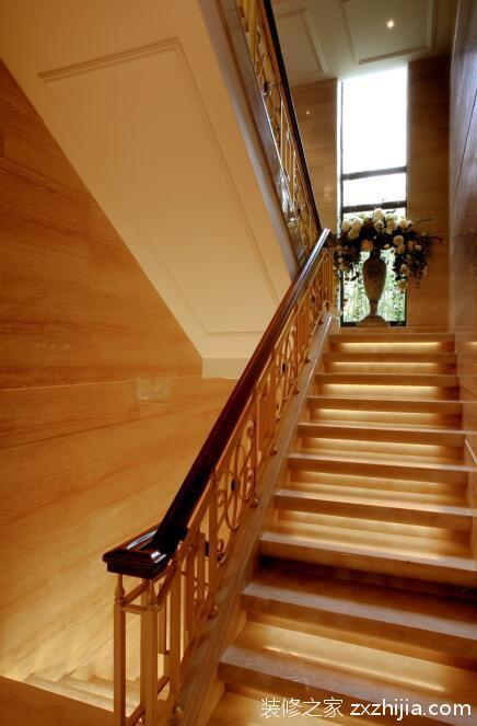 时尚欧式别墅楼梯装修设计