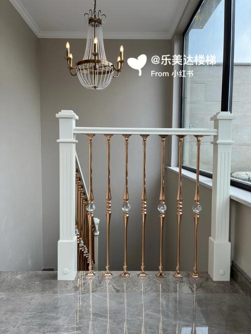 楼梯扶手栏杆美式轻奢现代浪漫铝艺镀金柱子