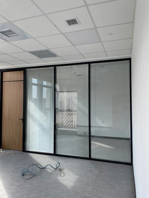 办公室玻璃隔断墙双层钢化玻璃铝合金百叶墙