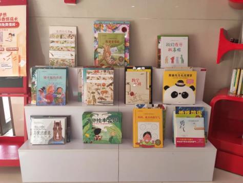 中信银行郑州分行千册图书免费借阅快带孩子来看看