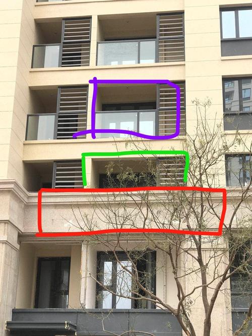 羡慕楼上落地窗有不一样的效果过年买新房定的这层腰线房阳台有