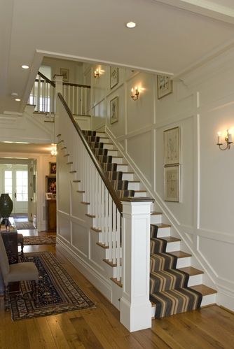 白色系别墅楼梯装修效果图