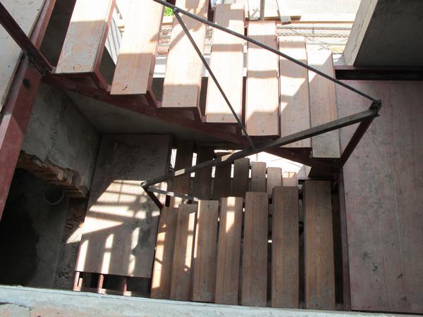 楼梯井一览其实钢结构也挺好的又轻比想象中结实.