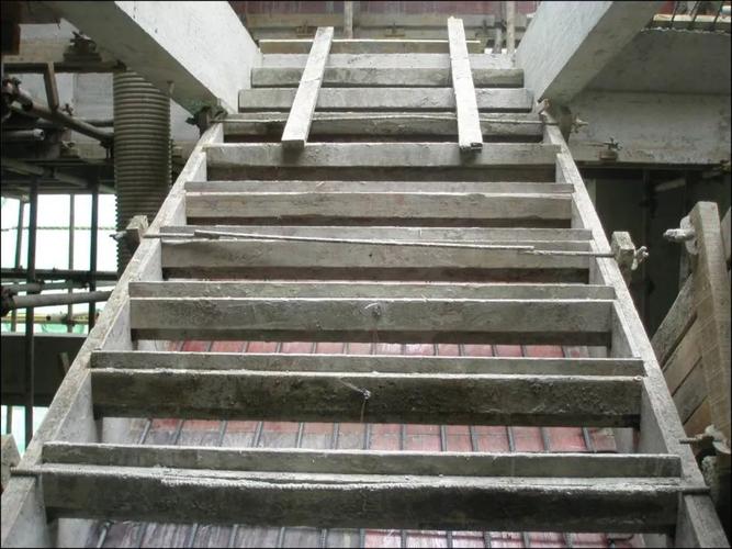 楼梯模板施工工艺解析