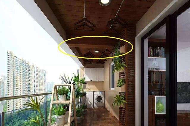 这种吊顶造型正适用于阳台休闲空间的装饰将横梁巧妙利用打造出假梁