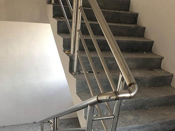 楼梯不锈钢扶手的图片