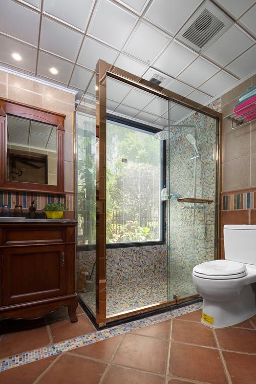 美式三居装修淋浴房图片