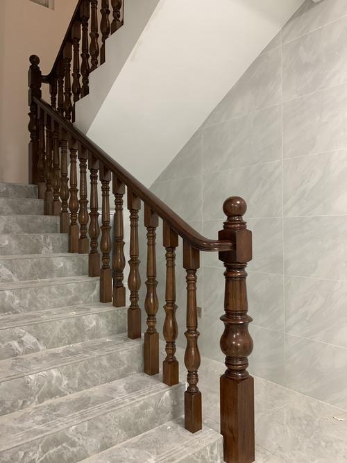 楼梯东莞包安装旋转别墅室内现代中式实木新中式楼梯扶手
