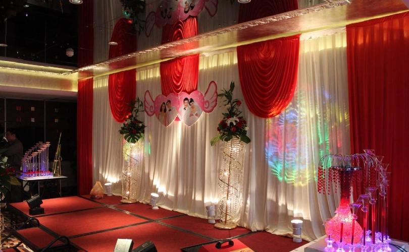 婚礼舞台背景设计效果图婚礼的舞台背景是整场婚礼布置中最为主要的