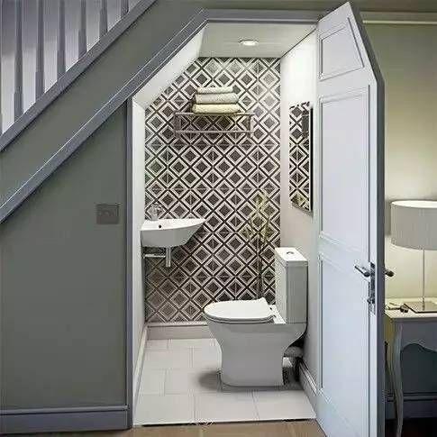 那么在楼梯间的卫生间如何设计卫生间装修的注意事项又是什么呢