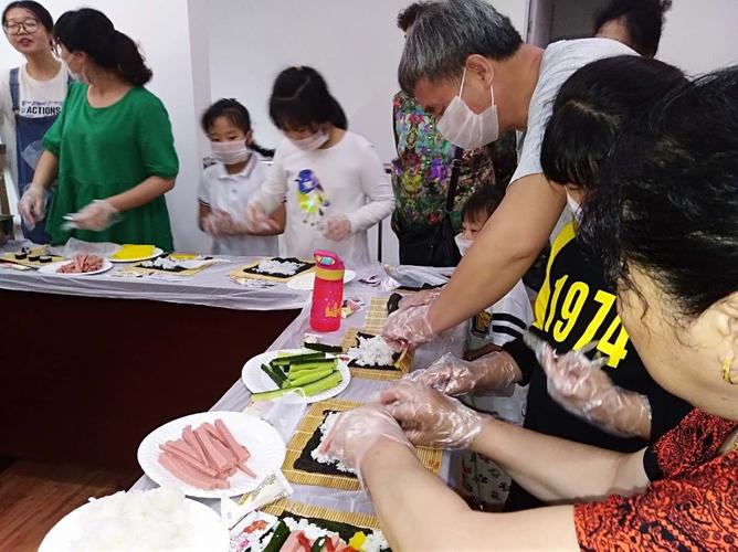 美食烘焙房社区组织亲子diy寿司活动