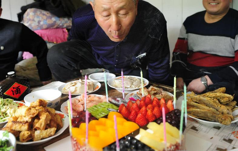 河北农村老人生日宴10人20道菜摆满桌都是自己做的家常菜
