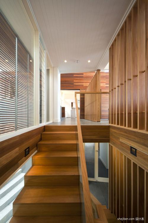 2013现代风格别墅室内高档全木楼梯间装修效果图