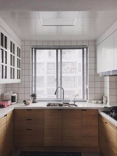 厨房装窗帘这3种最实用还能贴在窗户上