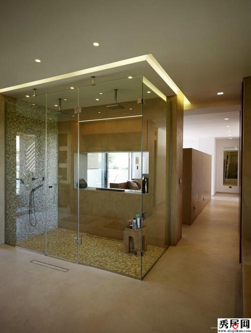 大面积卫生间无框玻璃淋浴房装修设计效果图