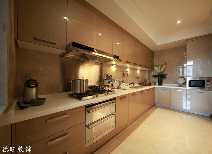 现代整体厨房装修烤漆橱柜效果图设计图片赏析