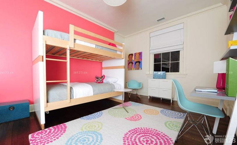 简约儿童卧室实木高低床装修图片设计456装修效果图