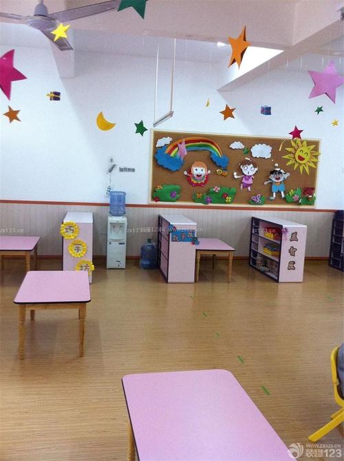 2021简单幼儿园室内浅色木地板装修图片