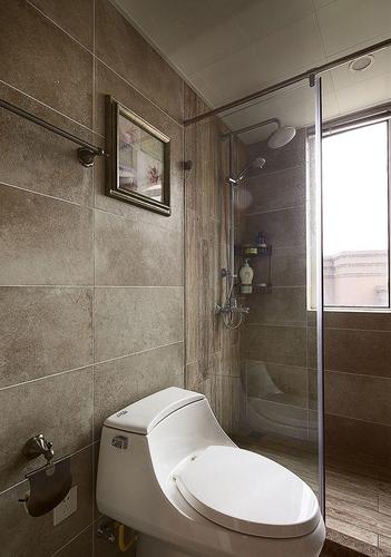 现代简约二居室卫生间瓷砖装修效果图欣赏