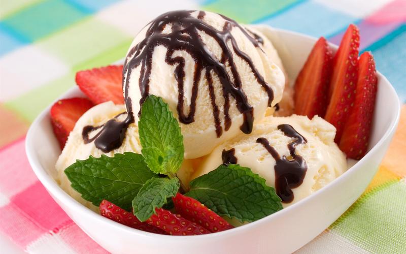 冰淇淋甜点巧克力草莓薄荷