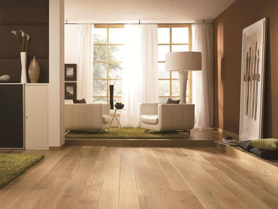 很多家庭在装修时都选择安装木地板.除了保暖和高档外还环保耐磨.