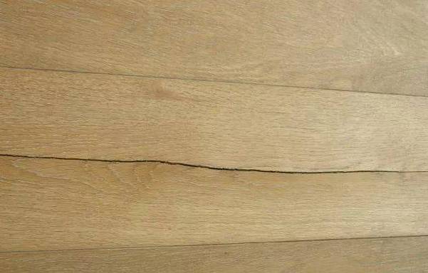 实木复合地板投诉案例丨地热环境多层实木复合的面裂