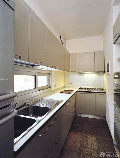2020家装90平米厨房橱柜门装修效果图
