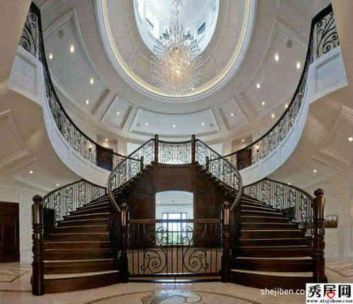 豪华欧式复式挑高别墅对称式圆弧形两跑楼梯造型设计装修效果图2