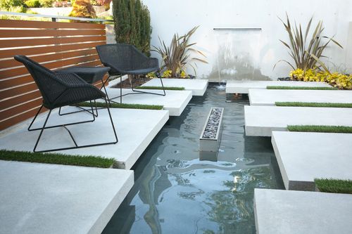 现代风格别墅庭院创意水池白色隔板设计装修效果图