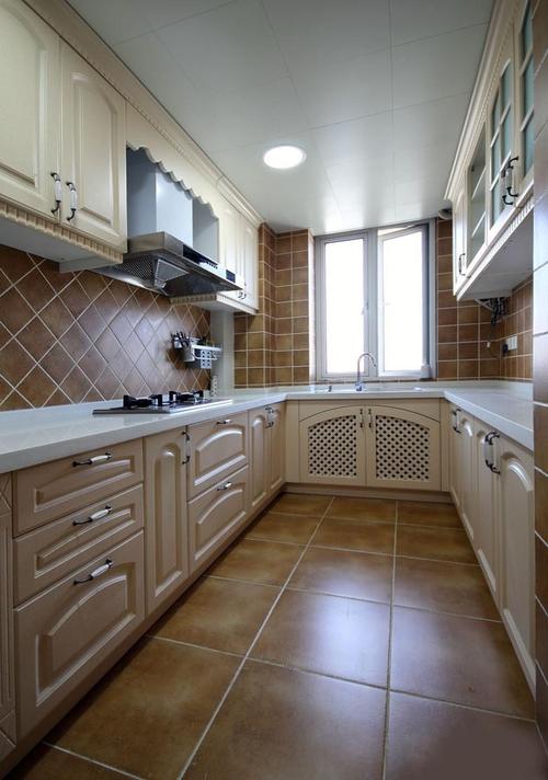 长方形整体厨房装修橱柜效果图