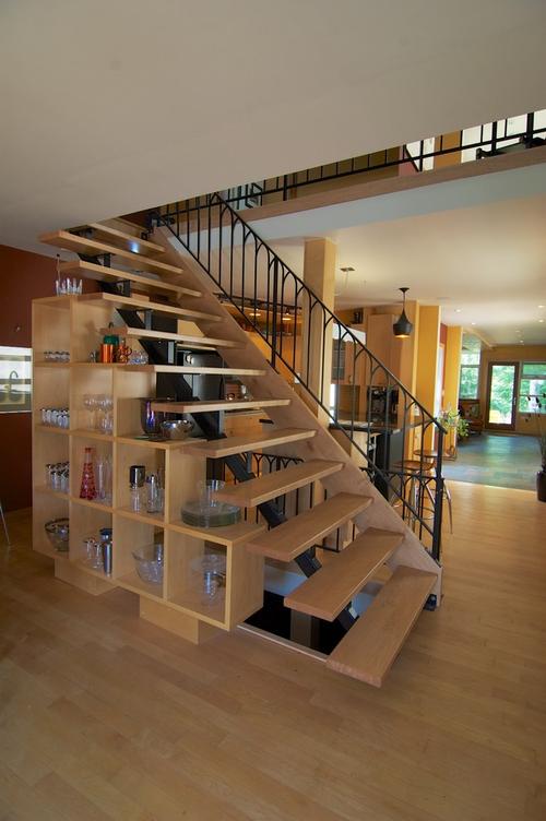 原木质镂空台阶楼梯装修效果图