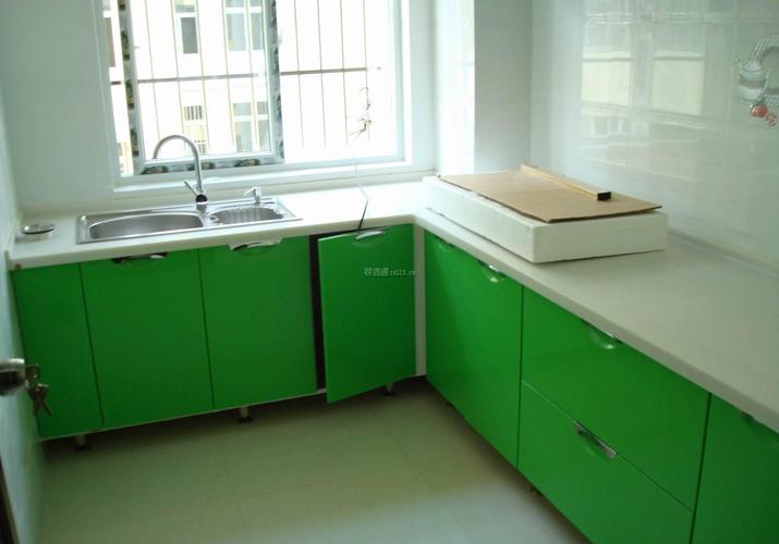 家庭厨房果绿色橱柜装修实景图装信通网效果图