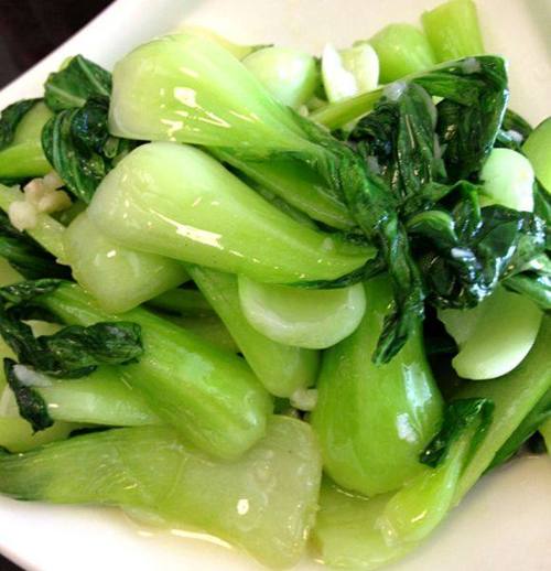 p素炒青菜是一道由青菜油等做成的美食.