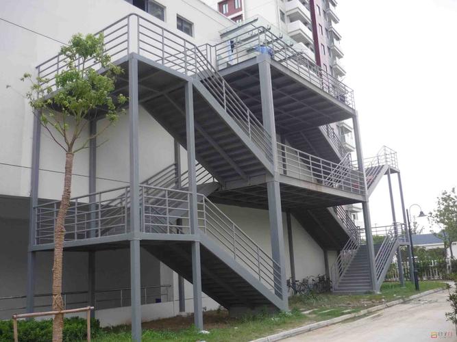 北京做楼梯疏散通道安装室外钢架消防楼梯多少钱
