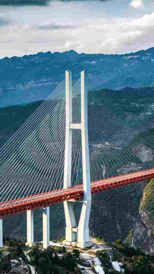 北盘江第一桥因其相对高度超过四渡河特大桥刷新世界第一高桥记录而