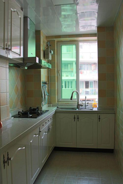 地中海风格二居室厨房橱柜装修效果图