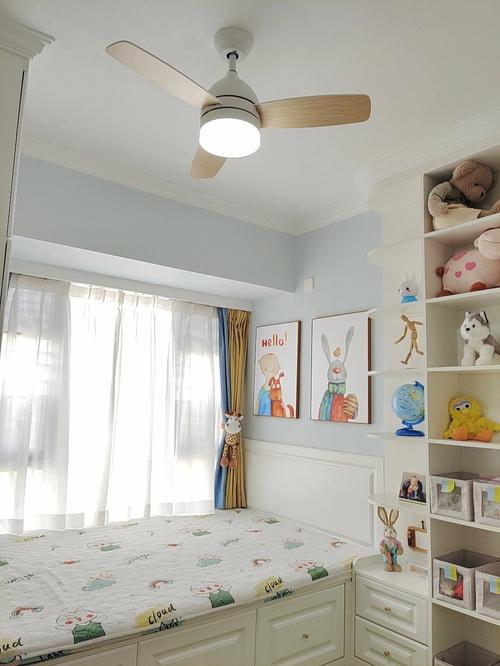 7815儿童房有7平方因为房间太小了刚好飘窗的长度有2米08宽70