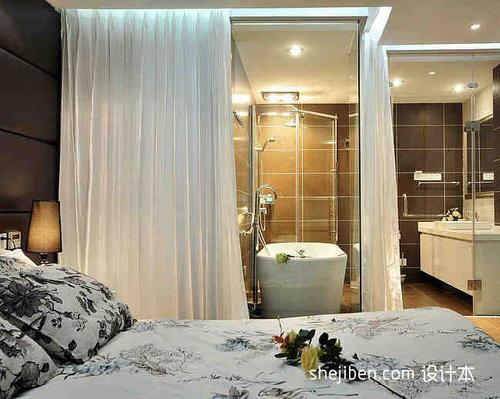 卧室带卫生间实用效果很不错透明玻璃组合合理的划分了干湿
