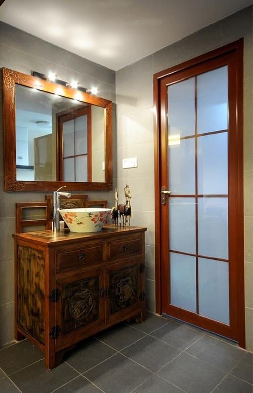 复古优雅中式风格厕所门装修实物图