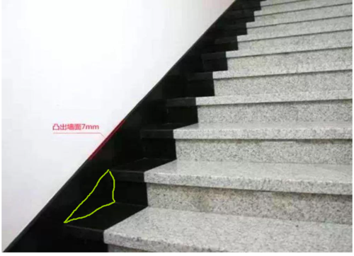 楼梯间踢脚线这个三角区域怎么计