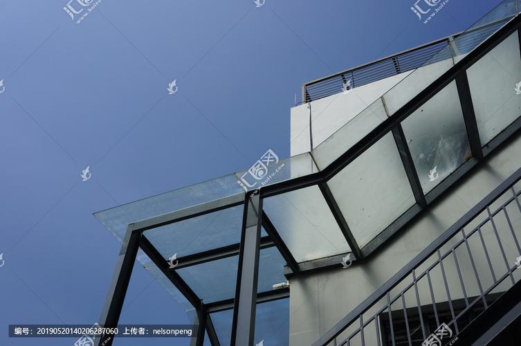 玻璃房子的楼梯和天台