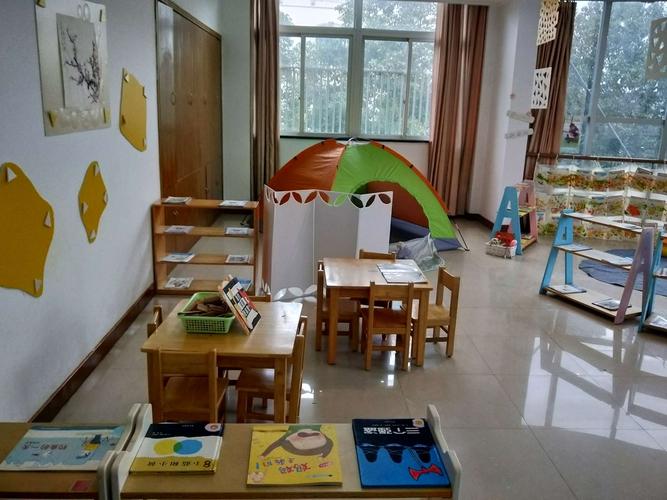 寨桥实验幼儿园迎幼儿园语言调研图书室布置