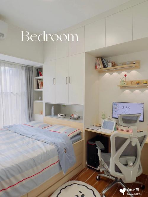 6平米卧室有双人床有书桌有衣柜有储物柜