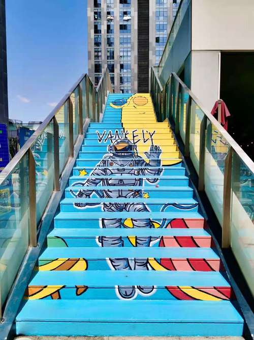 楼梯彩绘彩虹楼梯