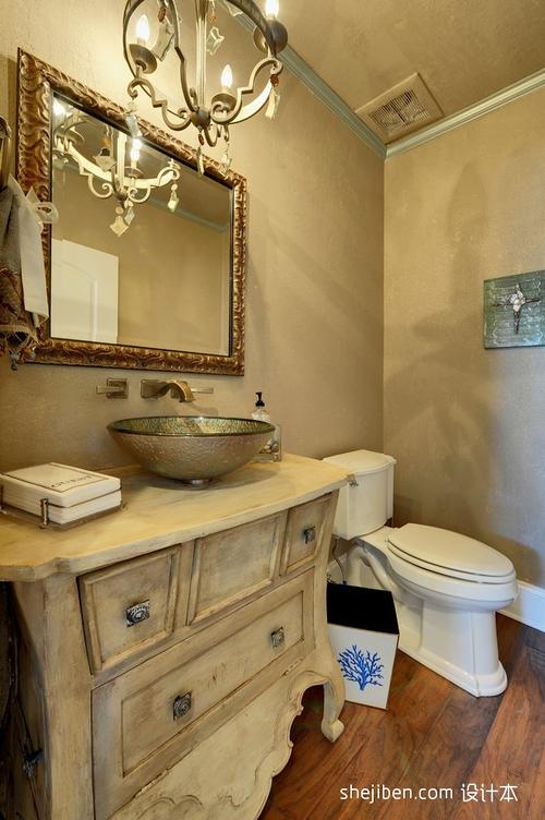 美式风格别墅新潮主卫生间洗手盆镜子实木地板装修效果图片
