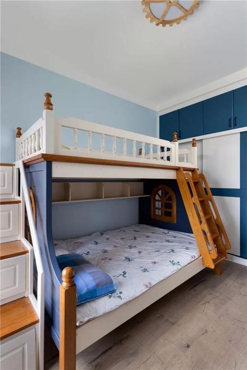 小户型儿童房装修推荐使用高低床