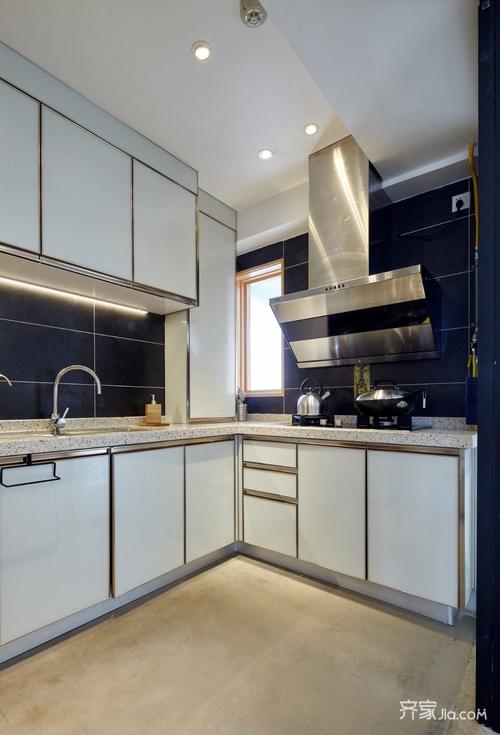 l型橱柜更有效得利用空间整排上柜增加了厨房得实用空间墙面暗色