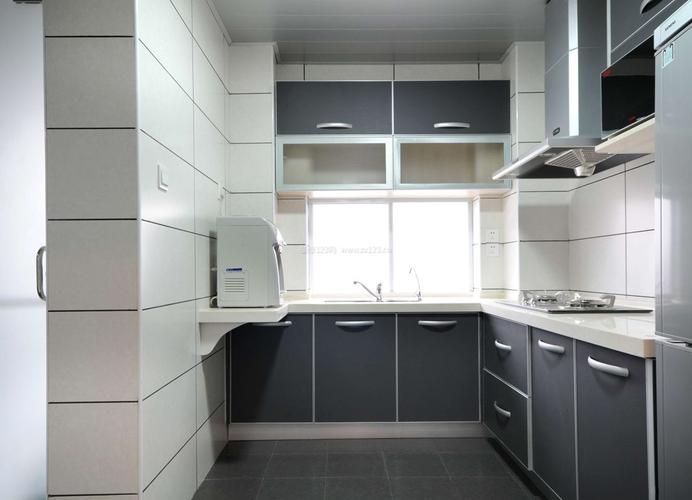 现代家装风格家庭厨房橱柜装修效果图片