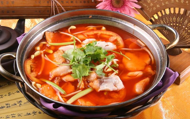 p凯里酸汤鱼是贵州省凯里市的一道特色小吃属于贵州黔家特色菜
